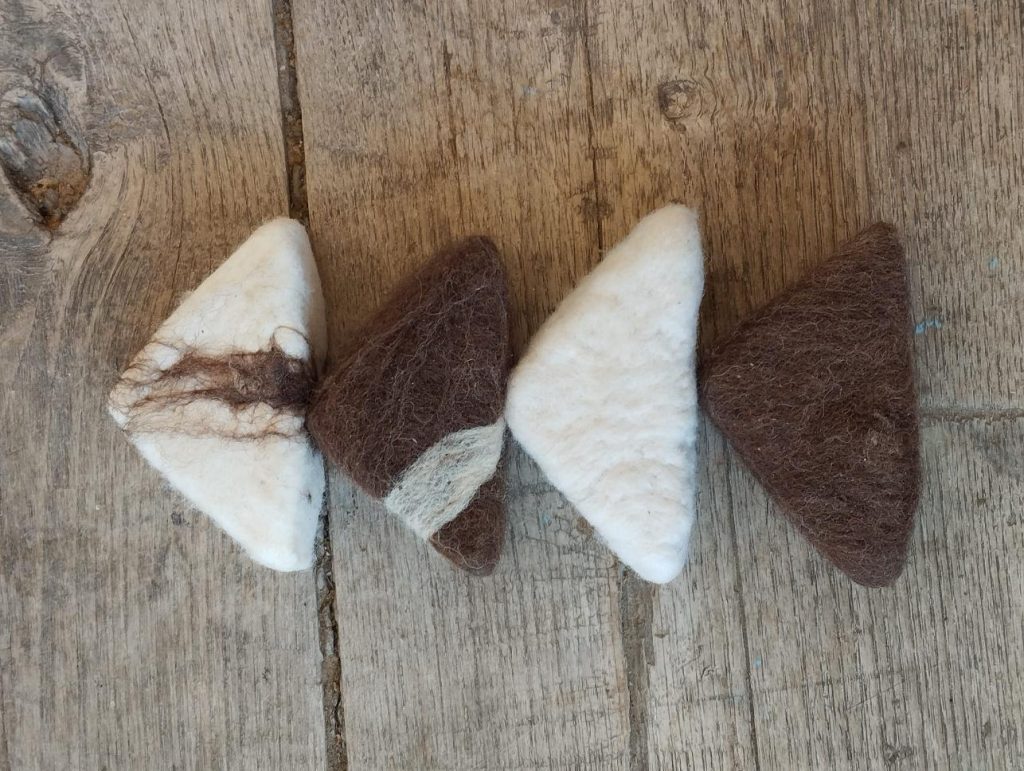 pack de jabones artesanales con lana merina en formato triángulo
